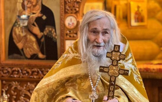 Схиархимандрит Илий (Ноздрин) поздравил всех россиян и православных христиан с Новолетием и Рождеством Христовым.