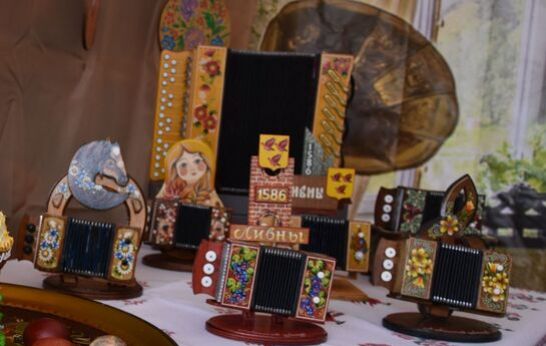 Православная Артель приглашает выставку ливенской гармошки и плешковской игрушки