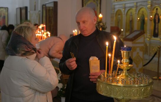 В Светлую Пасхальную ночь с 23 на 24 апреля схиархимандрит Илий (Ноздрин) возглавил Праздничное Пасхальное Богослужение в храме Сретения Господня.