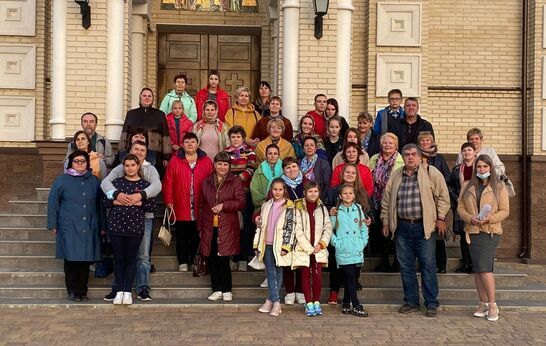 Накануне Дня учителя, в рамках туристической поездки Духовно-Православный центр «Вятский Посад» посетили педагоги разных школ города Рославля. 