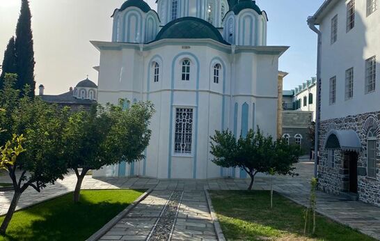 Схиархимандрит Илий (Ноздрин) и Геннадий Николаевич Цурков прибыли с паломническим визитом на Святую Гору Афон.