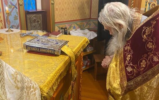 Схиархимандрит Илий (Ноздрин) совершил Божественную Литургию.