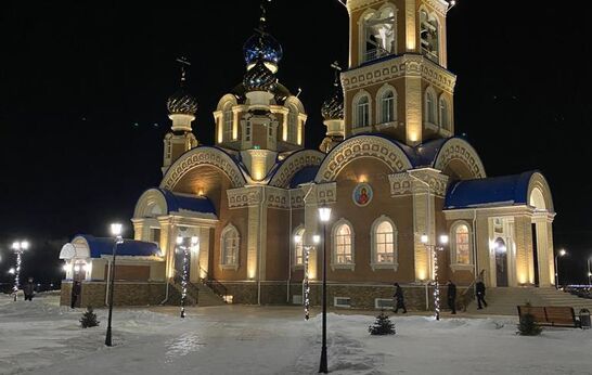 Владыка Тихон совершил чин великого освящения нижнего храма в честь святого преподобного Серафима Саровского.