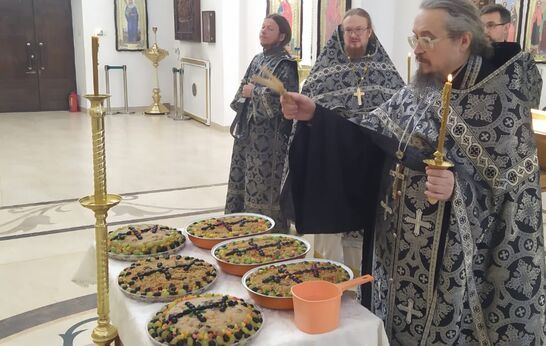 Богослужение в храме Сретения Господня.