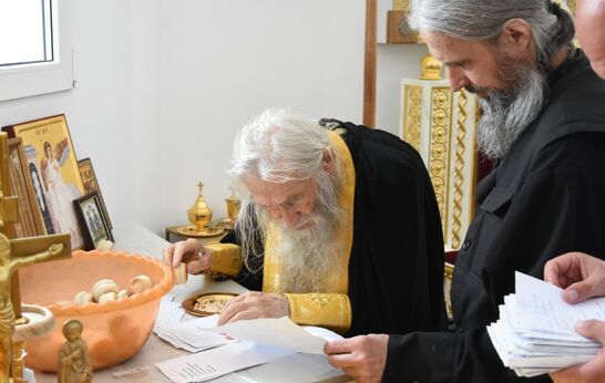 Настоятель «Курской Коренной Пустыни» игумен Серафим (Котельников) совершил Богослужение в храме Сретения Господня в Вятском Посаде.