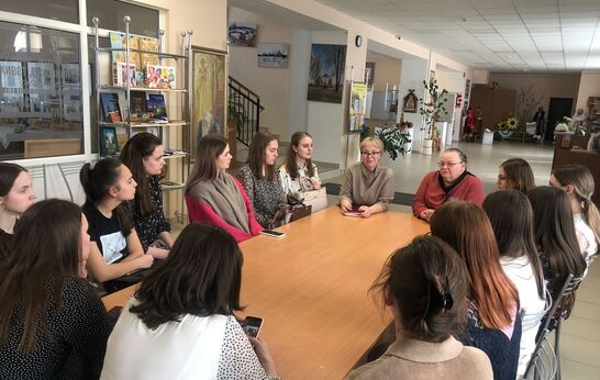 Сегодня студенты филологического факультета Орловского государственного университета им. И.С. Тургенева посетили Духовно-патриотический центр «Вятский Посад». 