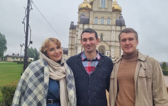 Духовно-православный центр «Вятский Посад» посетили российский актер театра и кино Анатолий Руденко и актриса Елена Дудина. 