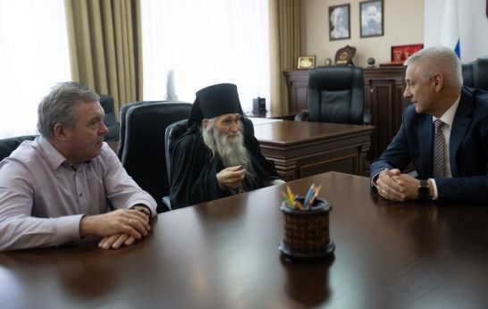 Схиархимандрит Илий (Ноздрин) и руководитель проекта 