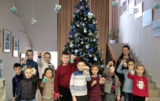 В это воскресенье в стенах Православной Артели состоялся интересный мастер-класс по изготовлению ёлочной игрушки из натуральных материалов в технике декупаж. 