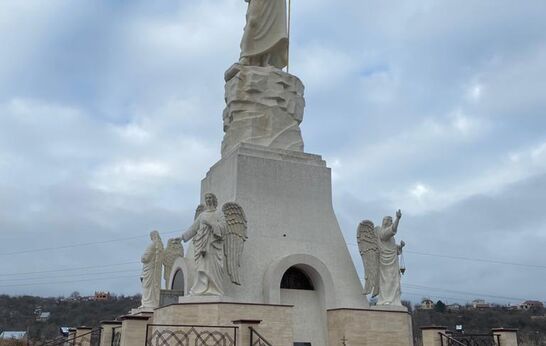 Cхиархимандрит Илий (Ноздрин) и руководитель проекта 