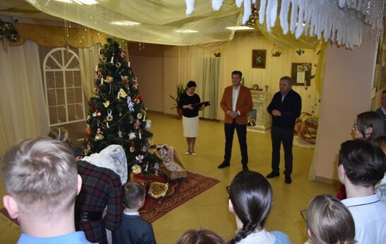 Геннадий Николаевич Цурков поздравил коллектив преподавателей и гимназистов Орловской православной гимназии имени Преподобного Алексея с наступающими праздниками.