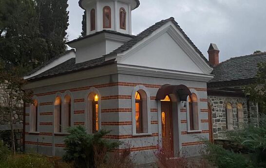 Cхиархимандрит Илий (Ноздрин) возглавил Воскресную Литургию в келье Иллариона великого на Святой Горе Афон.