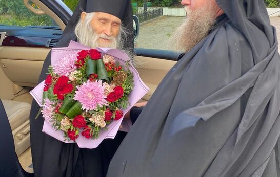 Cхиархимандрит Илий (Ноздрин) совершил Божественную Литургию в Троицком соборе Свято-Троицкого мужского монастыря.