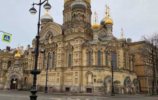 Схиархимандрит Илий (Ноздрин) возглавил Божественную Литургию по чину святителя Иоанна Златоустого на подворье Введенской Оптиной Пустыни в Санкт-Петербурге.