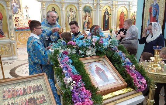 Божественная литургия в праздник Покрова Пресвятой Богородицы в храме Сретения Господня.