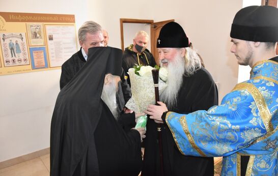 Схиархимандрит Илий (Ноздрин) сослужил митрополиту Орловскому и Болховскому Тихону в храме Сретения Господня.