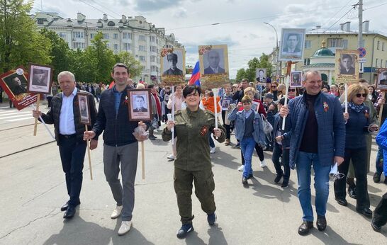 Коллектив Духовно-православного центра «Вятский Посад» почтил память героев в шествии Бессмертного полка   