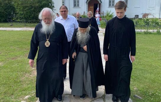 Схиархимандрит Илий (Ноздрин), Геннадий Николаевич Цурков и Вадим Владимирович Потомский в сопровождении митрополита Новгородского и Старорусского Льва посетили Свято-Юрьев мужской монастырь, XII в.