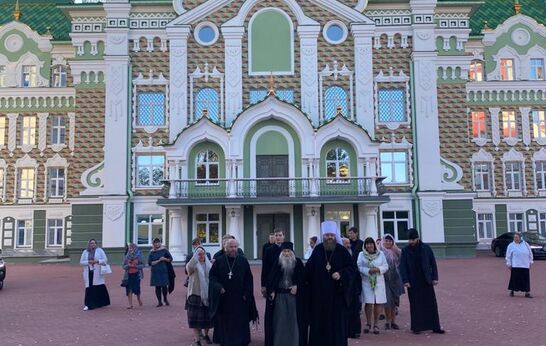 Cхиархимандрит Илий (Ноздрин) и руководитель проекта 