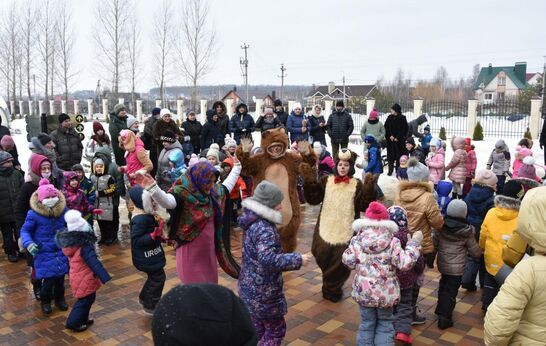 На территории Духовно-православного центра «Вятский Посад» состоялся праздник выходного дня – Прощёное Воскресенье.