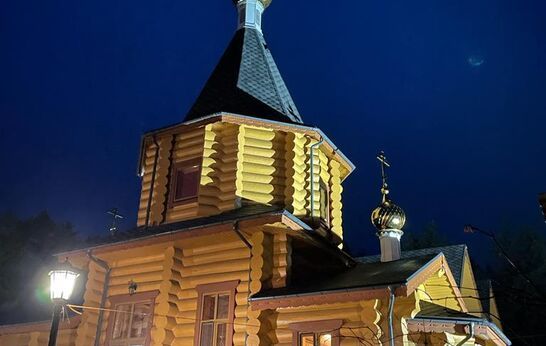 Схиархимандрит Илий (Ноздрин) совершил Всенощное бдение.