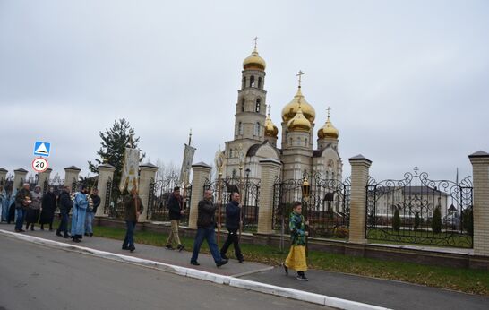 Богослужение в праздник Казанской иконы Божией Матери в Вятском Посаде.