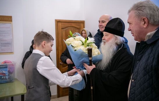 Владыка Тихон совершил Литургию в престольный праздник Сретения Господня в «Вятском Посаде».