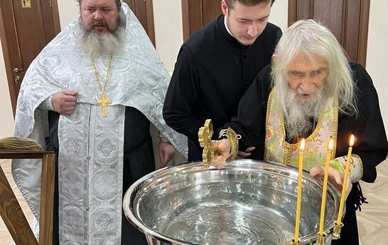 Батюшка Илий (Ноздрин) совершил чин Великого освящения воды.