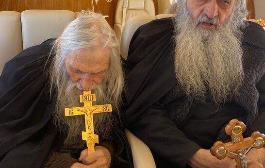 2 апреля духовник Святейшего Патриарха Московского и всея Руси Кирилла Схиархимандрит Илий (Ноздрин) и насельник Оптиной Пустыни иеродиакон Иллиодор совершили полет на воздушном судне над границами Калуги, Москвы, Санкт-Петербурга с молитвой о России
