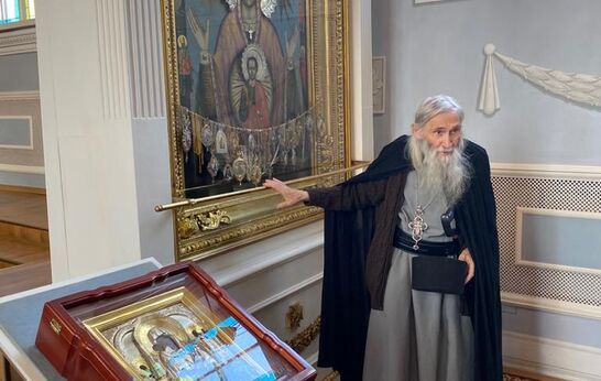 Схирхимандрит Илий и Геннадий Николаевич Цурков в сопровождении  Вадима Владимировича Потомского посетили Свято-Троицкую Александро-Невскую Лавру.