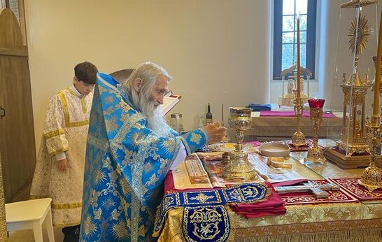 В день Рождества Божией Матери схиархимандрит Илий (Ноздрин) возглавил Божественную Литургию.