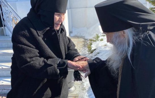 13 марта Схиархимандрит Илий (Ноздрин) и руководитель проекта «Вятский Посад» Геннадий Николаевич Цурков посетили Покровский Александро-Невский женский монастырь.