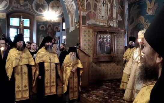 В Неделю 4-ю по Пятидесятнице, Собор преподобных отцов Псково-Печерских, схиархимандрит Илий (Ноздрин) отслужил Божественную литургию в Введенском ставропигиальном мужском монастыре Оптина Пустынь.