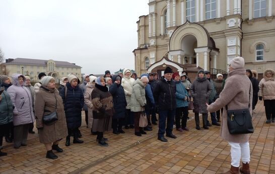 Сегодня Духовно-православный центр «Вятский Посад» посетили работники образования Каменского района Тульской области.