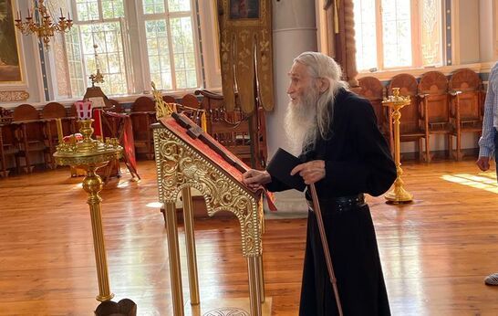 Батюшка Илий посетил Старый Русик на Афоне.