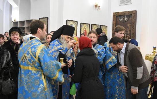 В храме Сретения Господня поселка Вятский Посад 15 февраля 2020 года состоялась Божественная литургия