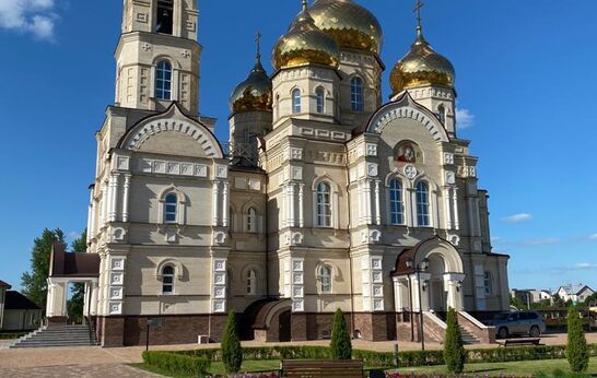 Cхиархимандрит Илий (Ноздрин) возглавил Божественную Литургию в храме Сретения Господня Духовно-православного центра 