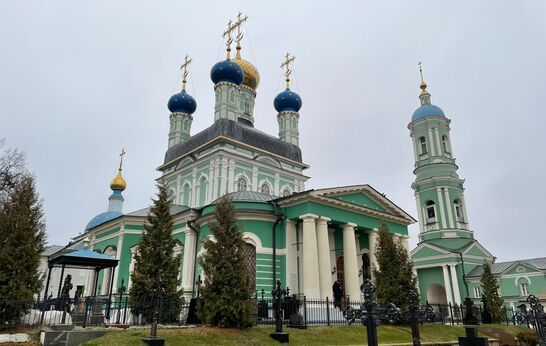 Cхиархимандрит Илий (Ноздрин) совершил Божественную Литургию в Введенском соборе Оптиной Пустыни.