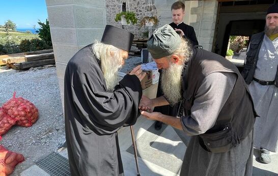 Схиархимандрит Илий помолился у святынь обители Каракал.