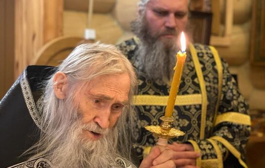 21 апреля вечером, в канун Страстной Пятницы схиархимандрит Илий (Ноздрин) совершил Богослужение.