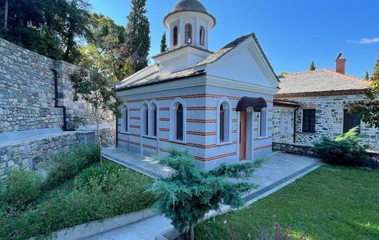 В воскресный день Батюшка Илий совершил Литургию в келье святого Иллариона Великого на Святой Горе Афон.