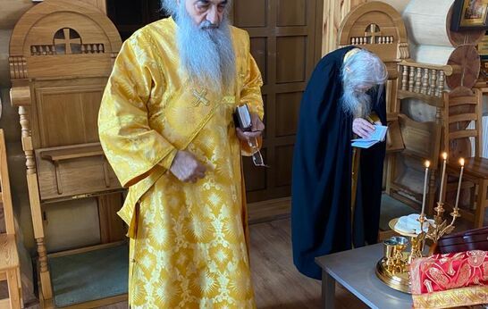 Сегодня, в канун праздника святителя Николая Чудотворца схиархимандрит Илий (Ноздрин) отслужил вечернюю службу.