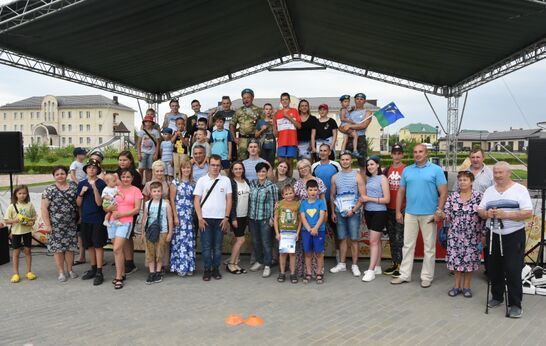 Праздник, приуроченный ко Дню воздушно-десантных войск, в Вятском Посаде прошел шумно и весело. 