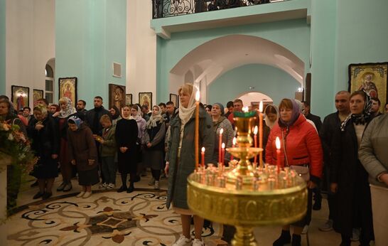 Праздничное Пасхальное Богослужение в храме Сретения Господня в Светлую Пасхальную ночь. 