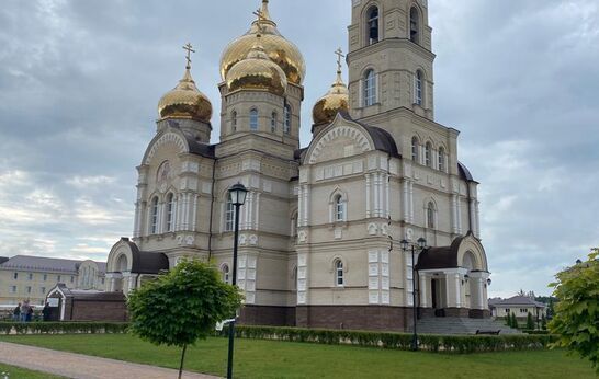 В престольный праздник Сергия Радонежского Батюшка Илий совершил Божественную литургию в Вятском Посаде.