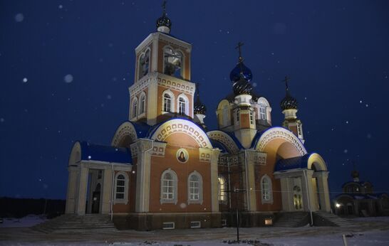 В канун праздника Рождества Христова духовник Святейшего Патриарха Московского и всея Руси Кирилла схиархимандрит Илий (Ноздрин) посетил подсобное хозяйство «Орловский колос».