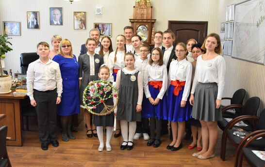 Руководитель проекта «Вятский Посад» Геннадий Николаевич Цурков принимает поздравления в свой день рождения.