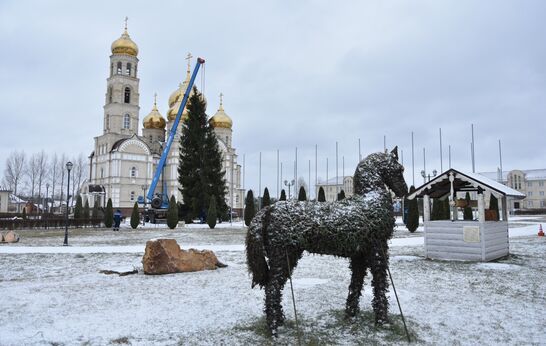 В «Вятском Посаде» новогодняя ель заняла своё почётное место!