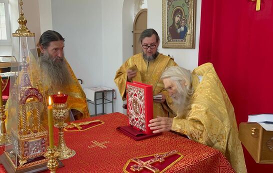Схиархимандрит Илий (Ноздрин) совершил Богослужение в храме в честь новомучеников и исповедников Церкви Русской.
