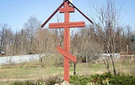 Куда деть деревянный крест с могилы, который меняют на каменный памятник?